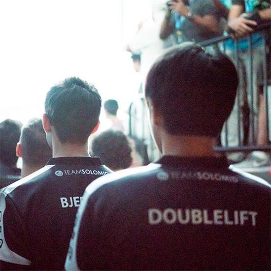 适应与改变 Doublelift和Uzi谈何为ADC-新浪电