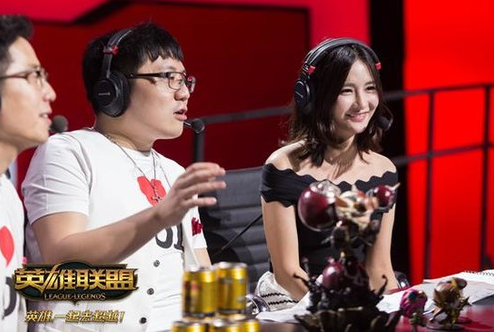 汉子起开我要Miss!虎牙主播韩懿莹亮相S6总决赛