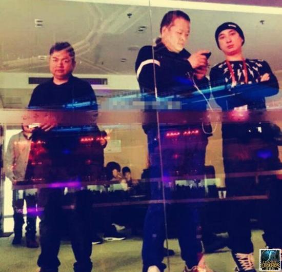 lol英雄联盟主播小智终于要露脸了?直播弹吉他唱歌