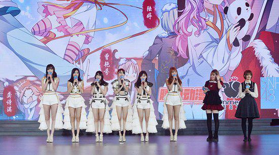 新闻图片11：大型少女天团SNH48亲临互动主舞台，与歌迷零距离接触