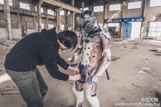 亮点自寻的守望先锋源氏COS 有基佬开我裤链_新浪守望先锋专区