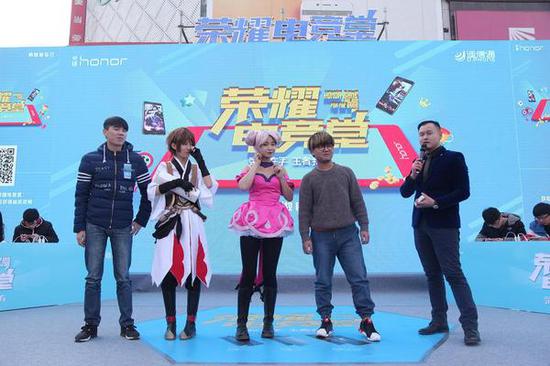 荣耀电竞堂郑州站 迪信通与您奏响2017战歌