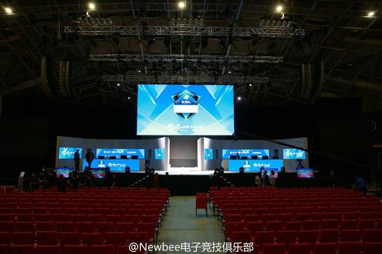 ESL One云顶站比赛场地正在进行布置