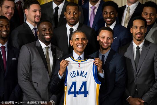 时任美国总统奥巴马接见NBA冠军勇士队