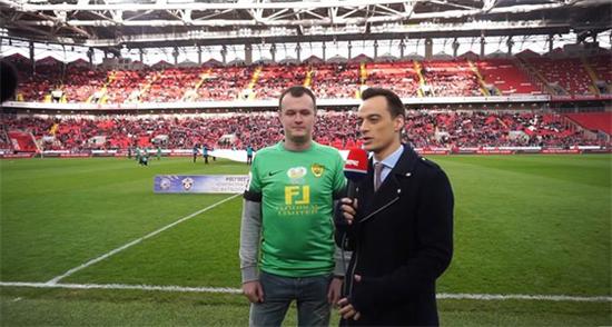 点击图片翻页 问:安致俱乐部对电竞分部的定位怎么样?是为了提高足球队的知名度而设吗?或者这是个完全独立的东西?