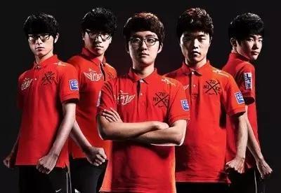 从左至右：Piglet, bengi, PoohManDu, Impact, Faker