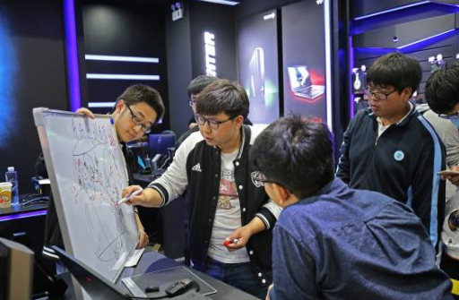 电子竞技真能名利双收?难度要高过考清华-新浪