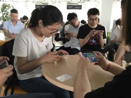 网上疯传某企业玩王者荣耀减压,涉事企业道出