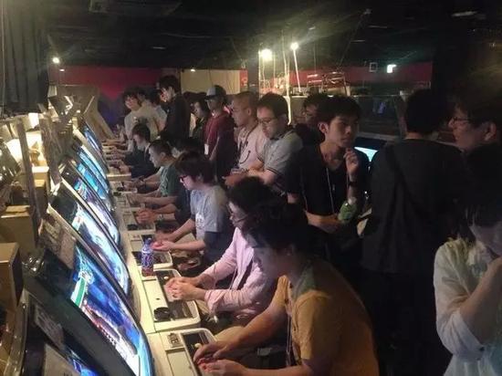 纪实:那些还在街机厅打太鼓的人们_玩家聚焦_新浪游戏_新浪网
