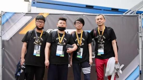 绝地求生吃鸡热!然而比赛却并不是那么精彩-新