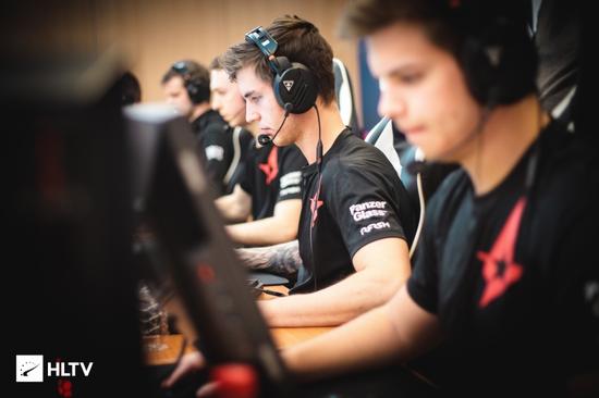 Astralis控制着比赛的局势