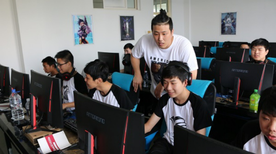 青鸟育星电竞学院:爱玩游戏选电竞专业成为电