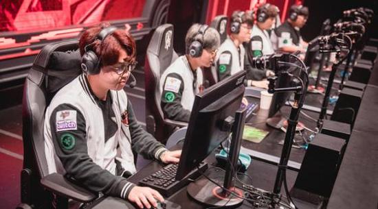 上单Huni则是回归美国，正在与Echo Fox商议合同，即将回归NALCS。