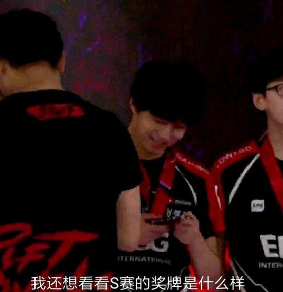 最是人间无情事,不许英雄见白头!