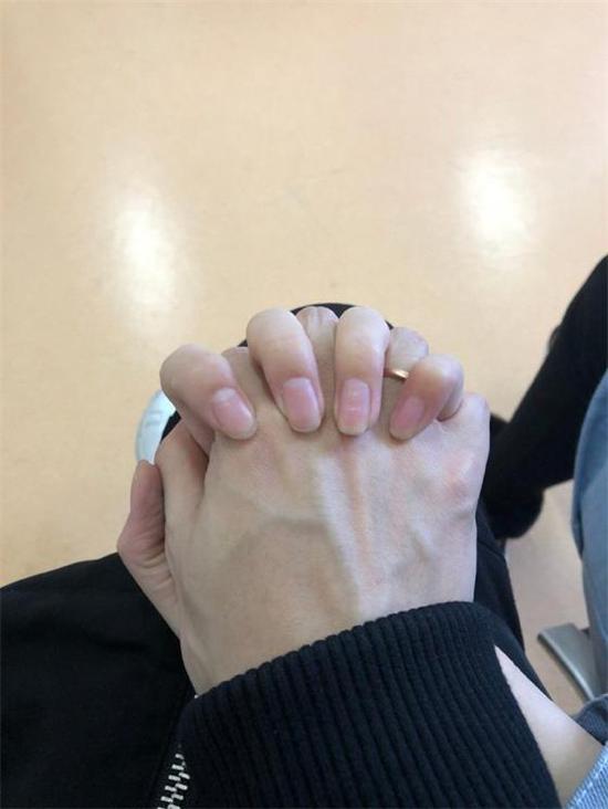 卷毛情人节领证,微笑送祝福:早生贵子