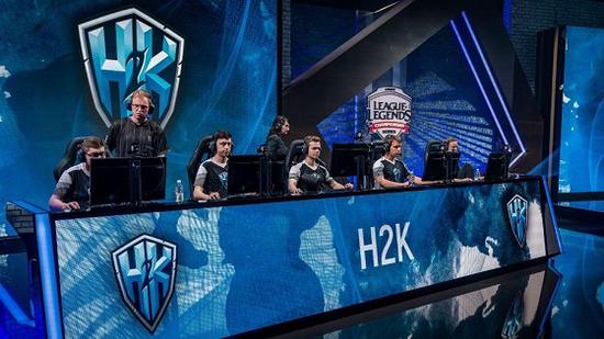 法甲争冠悬念重重！法国足球甲级联赛巴黎圣日耳曼能否逆袭摩纳哥？