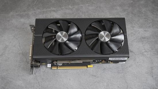 蓝宝石RX 580 2048SP 4G 白金版OC，核心频率为1306MHz，显存频率为1750MHz。