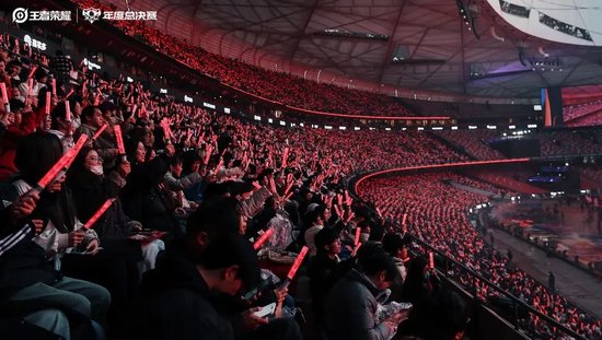 在鸟巢，我见证了一场现场有6.2万观众的电竞决赛