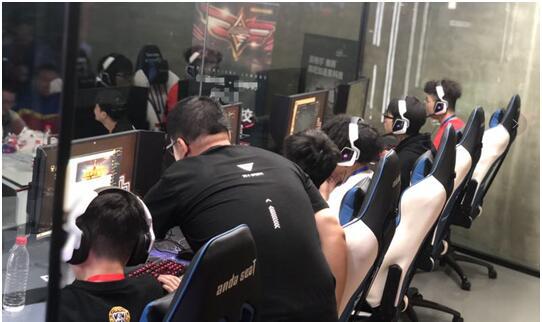 V6电竞网吧联赛火热进行,引领全民电竞潮流!