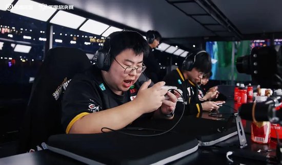 在鸟巢，我见证了一场现场有6.2万观众的电竞决赛