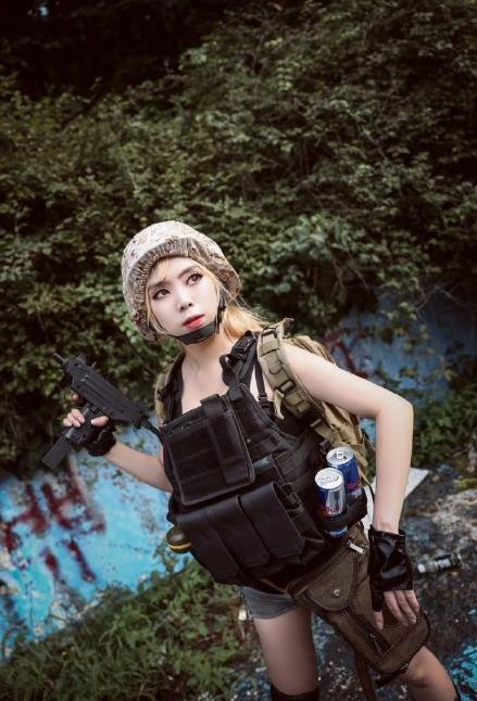 还能这样玩? 绝地求生美女们cosplay吃鸡装扮
