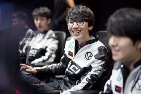 韩国职业电竞选手们涨工资了 这是为什么呢?-