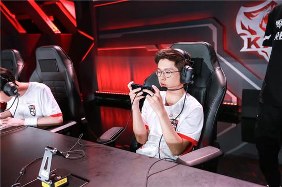 FMVPóKRKPL˵ϯESCEMCս