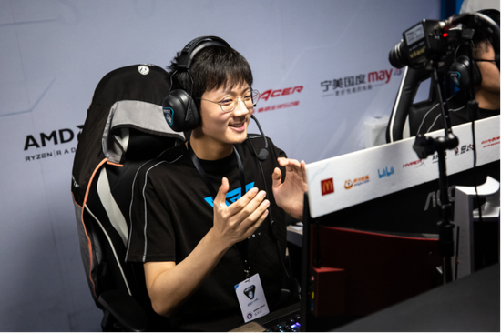 NEST2019新人篇--iG.Carl:头角崭然