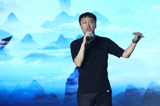 网元圣唐副总裁、产品运营中心负责人王鹏现场发言