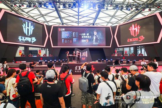 ChinaJoyϷֻˣħ3ǹװµ羺