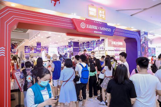 王者荣耀携手苏州稻香村，推出“峡谷月明”中秋联名礼盒