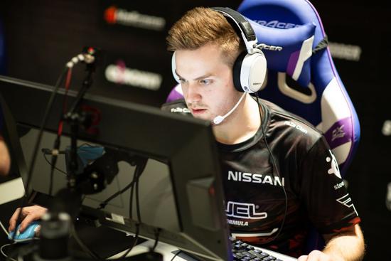 赛睿Arctis Pro系列冰川白首发 送Sensei310鼠标