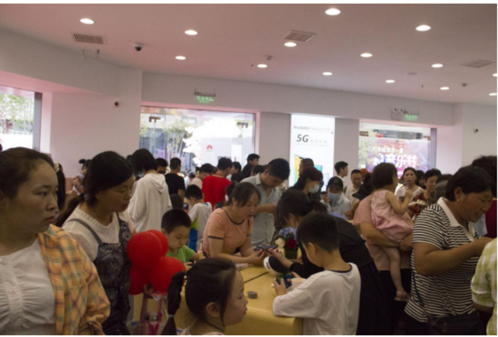 天泽城华为授权体验店盛大开业:人文与科技交融的智能生活馆