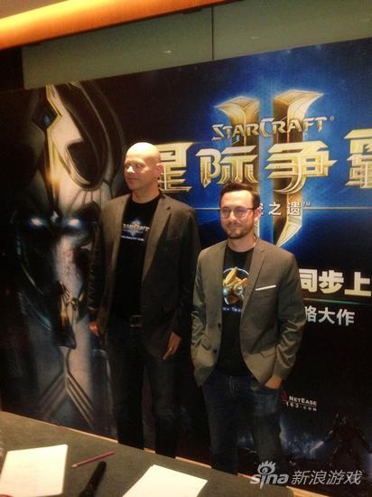 虚空之遗首席战役设计师Matt Morris（左）和战役关卡设计师Tim Fujeman（右）