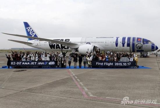 美女空姐舞光剑 全日空推“星战”主题客机_电视游戏-新闻_新浪游戏_新浪网