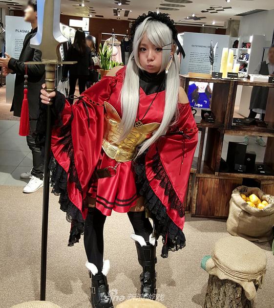 《洛奇英雄传》品牌店内的萌妹Coser