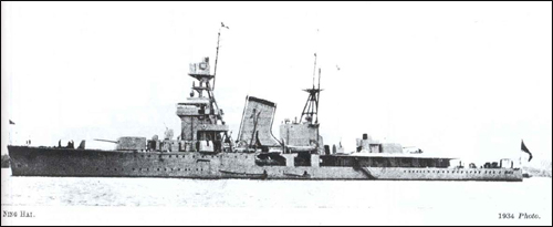 宁海号巡洋舰 1931年民国海军向日本兵库县播磨造船所订造一艘轻巡洋舰“宁海”号。造舰费用为法币432万元，以东北大豆折价分期支付。
“宁海”号是民国纪元以来外购的最大型军舰