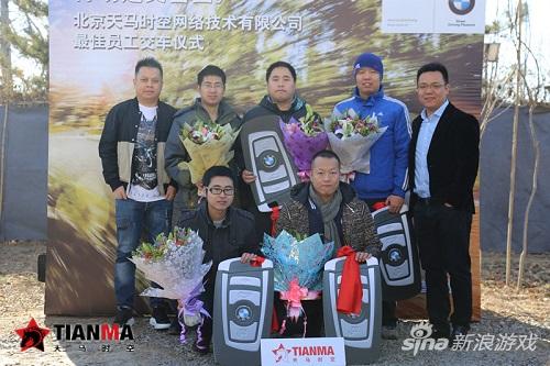 天马时空年会维密秀惊爆全场 宝马豪车赠员工