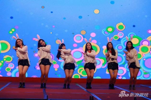 简单粗暴 雷霆游戏年会发金条