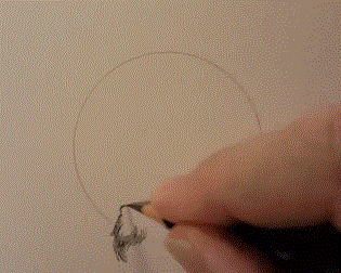 第一步：画个圆；第二步：修饰一下就完成了
