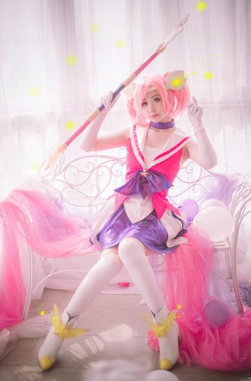 COSER化身魔法美少女 白丝短裙俘获你的心-