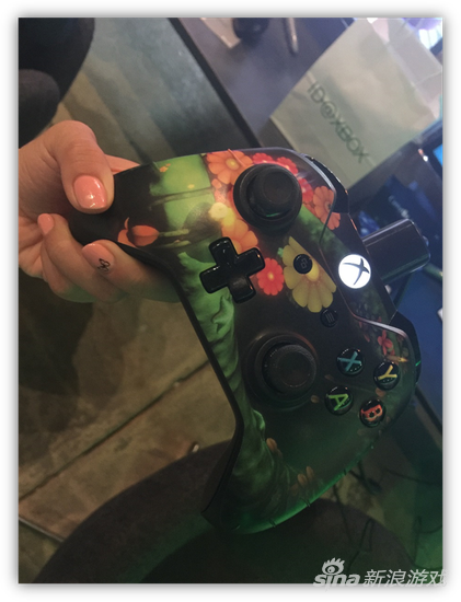 蜡烛人DIY版XboxOne手柄,会放在现场给所有试玩的玩家和媒体进行体验