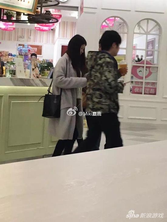 LOL主播微笑与苏小妍复合? 网友曝两人一同逛街_页游新闻_网络游戏_翼风网