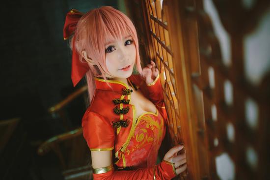 你只要知道今天的cosplay美女绝对会让你看完之后立刻去喝营养快线,又