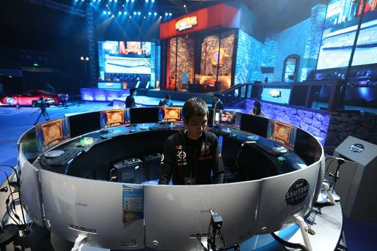 中欧炉石对抗赛暗藏玄机 三星曲面显示器环幕