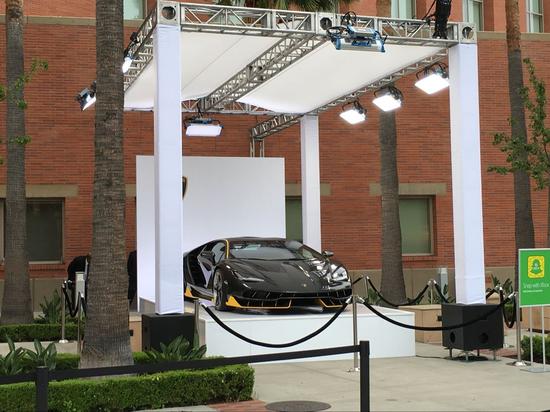 《极限竞速 地平线3》的封面车辆，真车，限定版的兰博基尼。