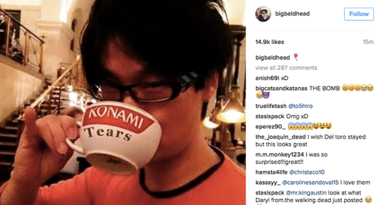 杯子上写着“Konami的眼泪”