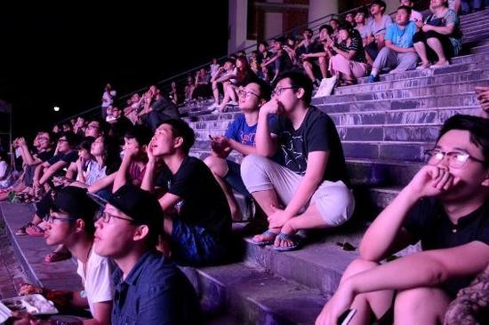 狐狸妈惊艳亮相ImbaTV游戏大篷车南广学院现