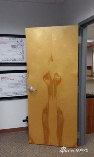 一扇有故事的门