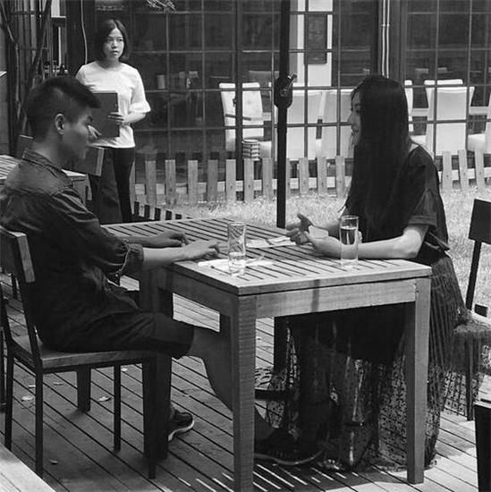 小苍mm收入_熊猫tv小苍mm深夜睡不着微博求英雄&ldquo;弄晕&rdquo;自己(2)